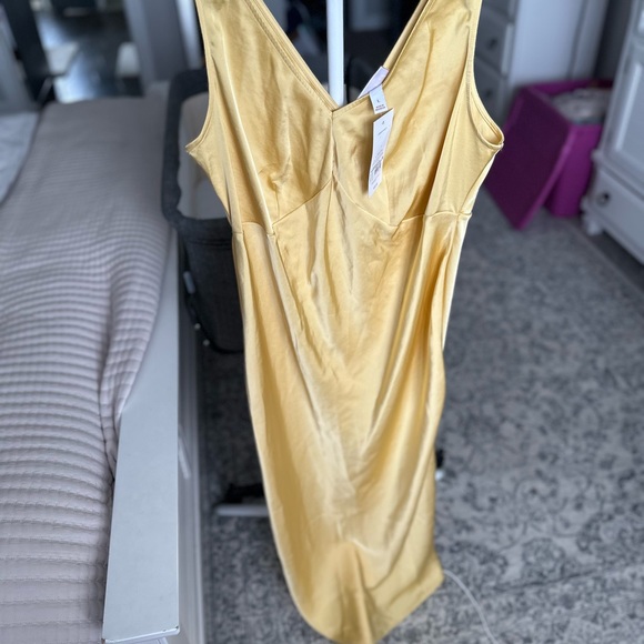 Isabel Gold Sleeveless maternity Dress - Picture 1 of 4